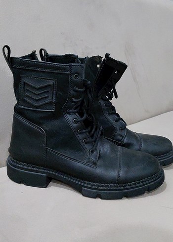 Kilitli Siyah Deri Punk Tarzı bot - Görsel 2