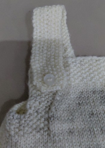 Gri Detaylı Beyaz Bebek Önlüğü - Görsel 3