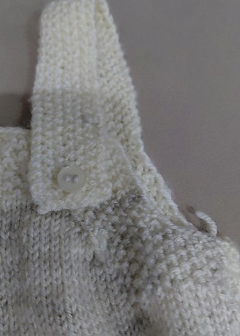 Gri Detaylı Beyaz Bebek Önlüğü - Görsel 4