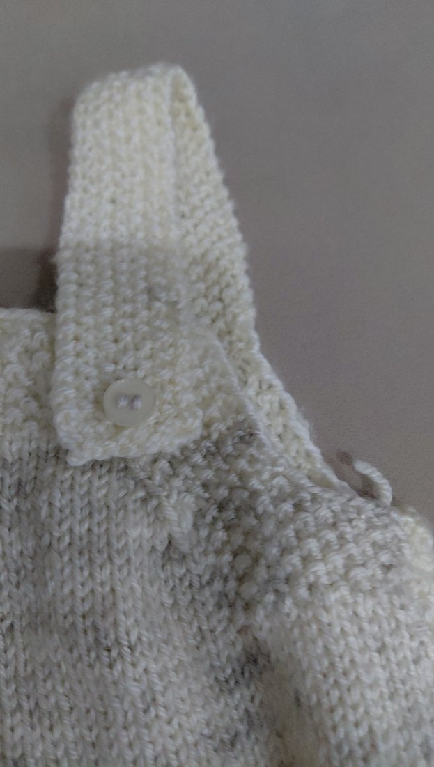 Gri Detaylı Beyaz Bebek Önlüğü - Görsel 4