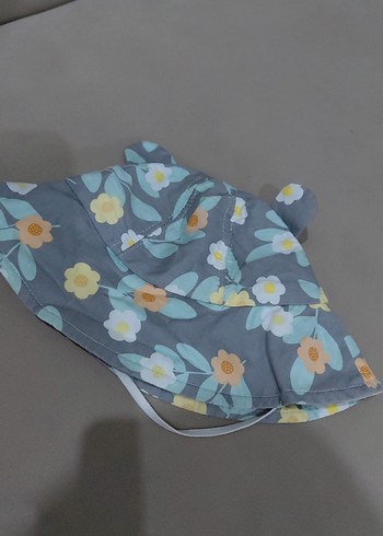 Çiçek Desenli Gri Kız Çocuk Şapka - Görsel 3