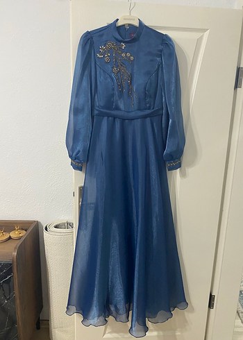 Mavi Uzun Kollu Nakışlı Vintage Abiye kankam kumaş parlak