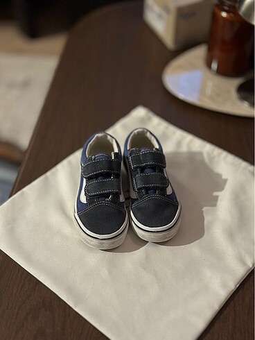 Vans, 27 numara