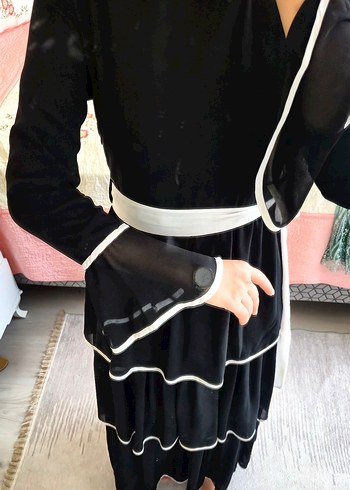 Uzun Siyah Fırfırlı Gotik Elbise