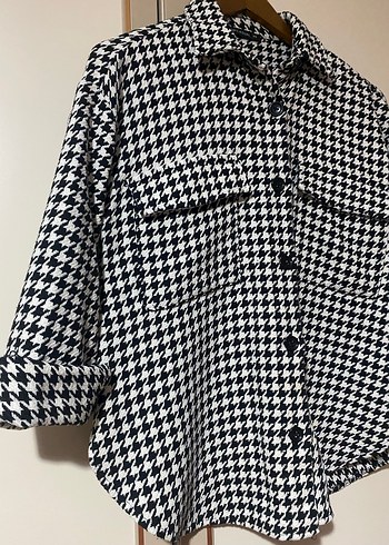 Düğmeli Siyah Beyaz Kazayağı Desenli Kadın Gömlek - Görsel 2