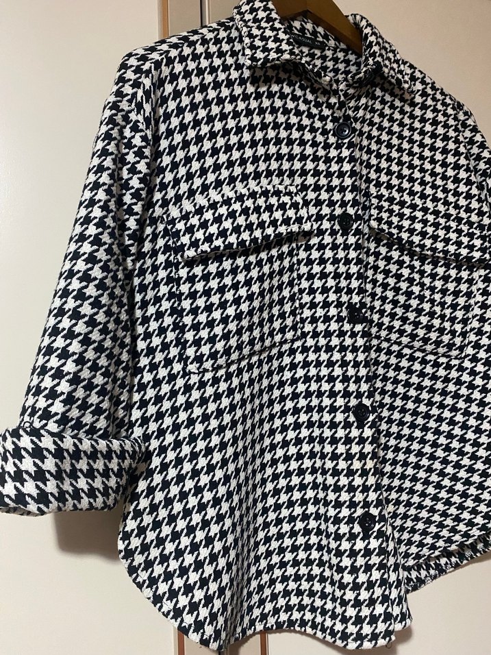 Düğmeli Siyah Beyaz Kazayağı Desenli Kadın Gömlek - Görsel 2