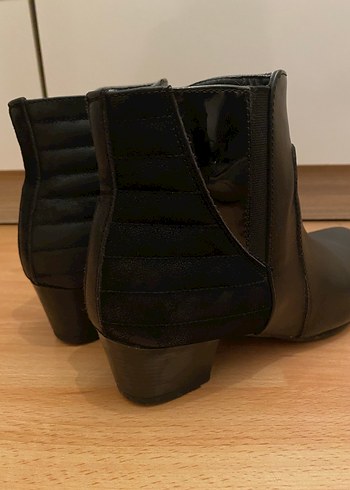 Siyah Deri Tokalı Kadın Bot - Görsel 3