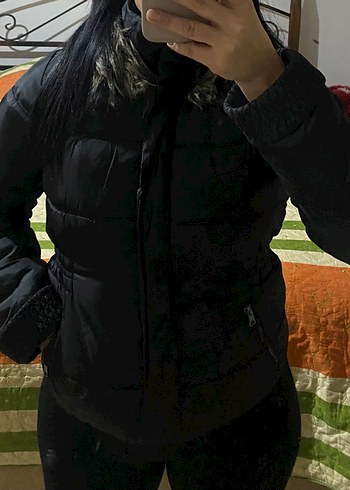 Siyah Yüksek Yakalı Kadın Kışlık Mont - Görsel 2