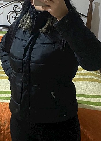 Siyah Yüksek Yakalı Kadın Kışlık Mont - Görsel 3