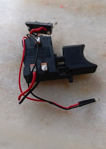Siyah Elektronik Anahtar Parçası