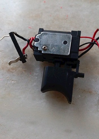 Beden Siyah Elektronik Anahtar Parçası
