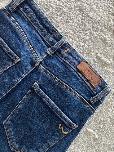 26 Beden mavi Renk LTB slim mom jean