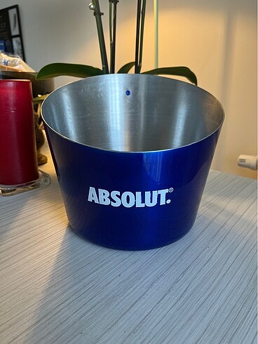 Absolut şişe ve buz kovası
