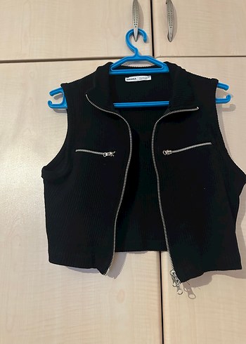 Stradivarius Fermuarlı Siyah Mini Kadın Yelek