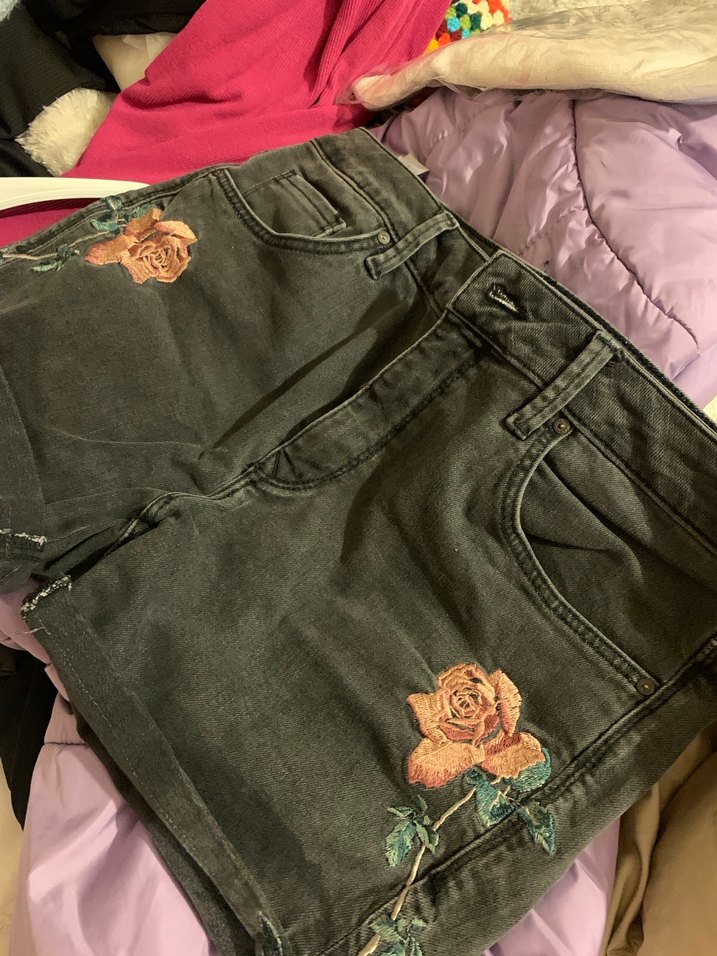 Nakışlı Gri Midi Kot Şort - Görsel 3