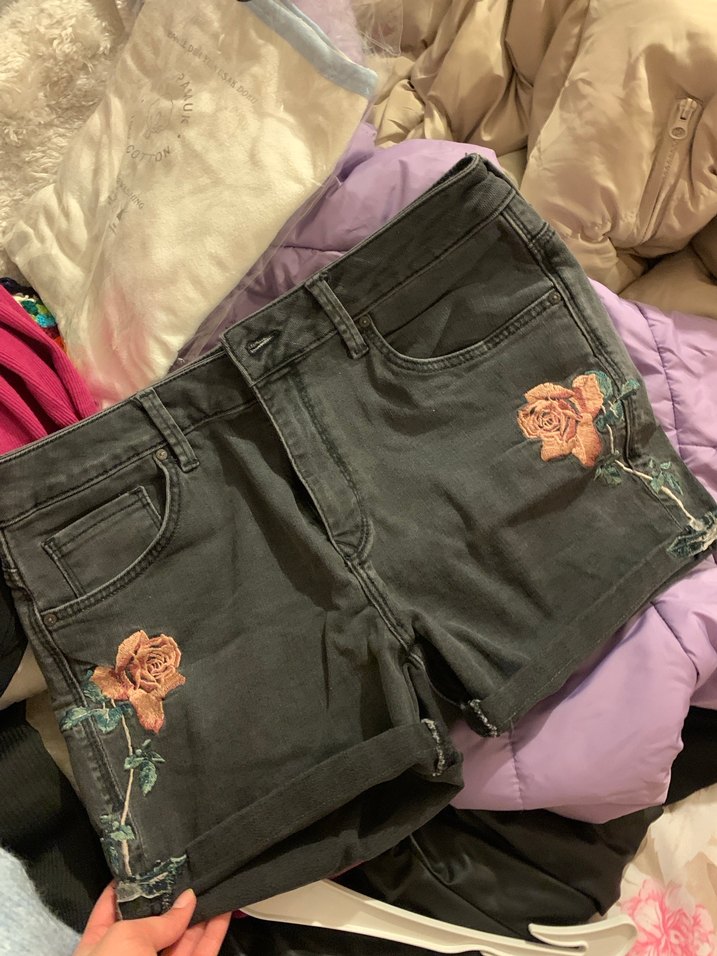 Nakışlı Gri Midi Kot Şort - Görsel 4