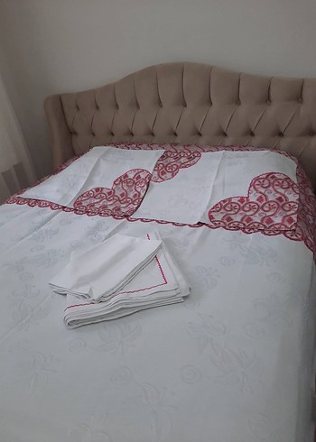 Nakışlı Beyaz Yatak Örtüsü - Görsel 4