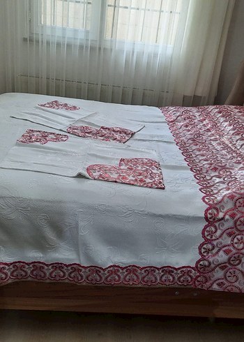 Nakışlı Beyaz Yatak Örtüsü - Görsel 3