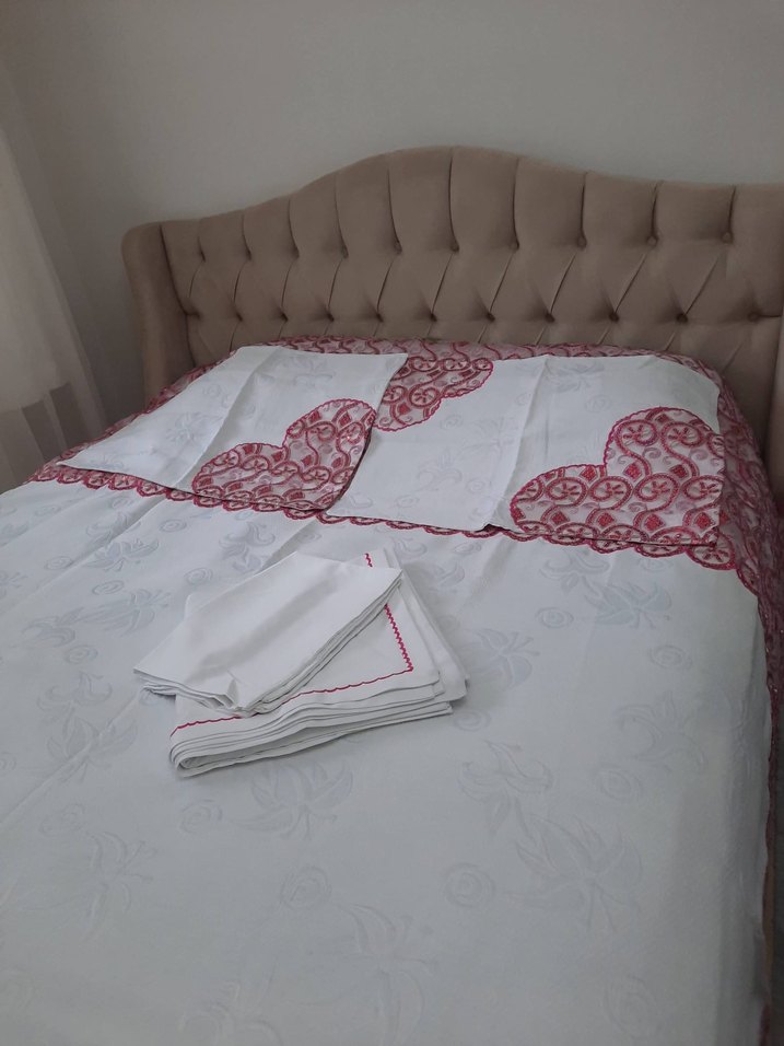 Nakışlı Beyaz Yatak Örtüsü - Görsel 4