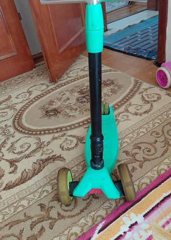 Renkli Yeşil Çocuk Scooter'ı