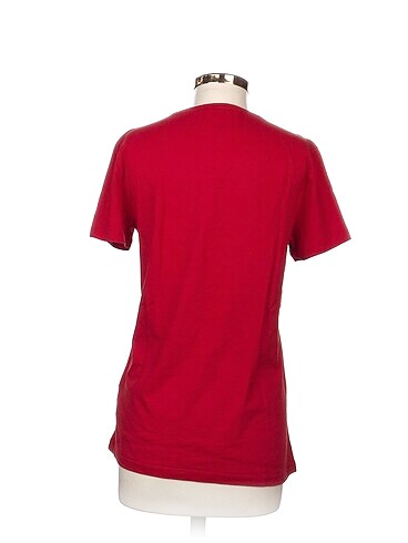 m Beden Defacto T-shirt %70 İndirimli.