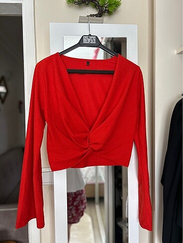 KIRMIZI KISA DEKOLTELİ CROP