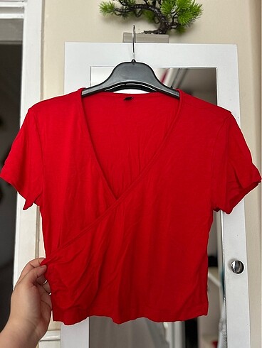 Trendyol & Milla KIRMIZI DEKOLTELİ CROP KISA
