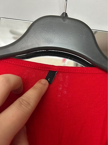 l Beden KIRMIZI DEKOLTELİ CROP KISA