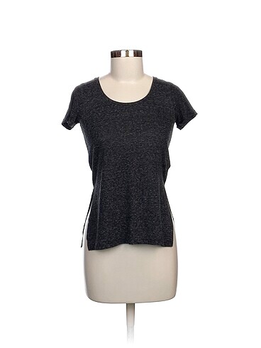 Defacto T-shirt %70 İndirimli.