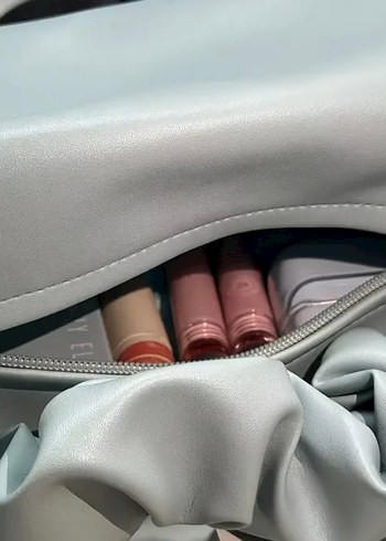 Mavi Büzgülü El Çantası - Görsel 2