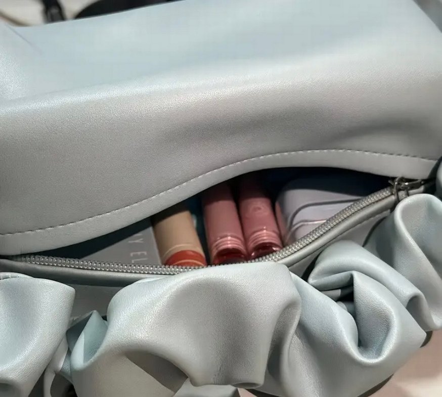 Mavi Büzgülü El Çantası - Görsel 2