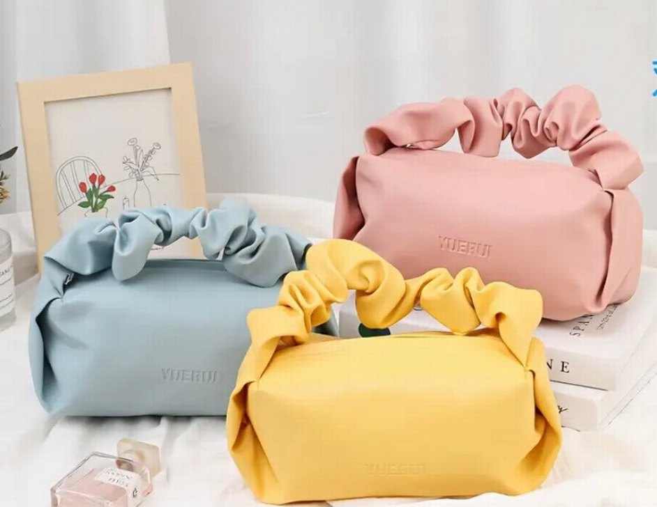 Mavi Büzgülü El Çantası - Görsel 4