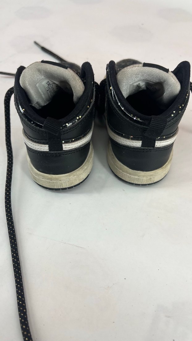 Nike Air Jordan 1 - Görsel 2