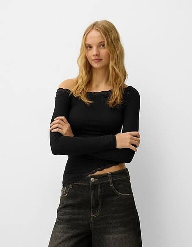 Bershka asimetrik dantel bluz soft kumaş