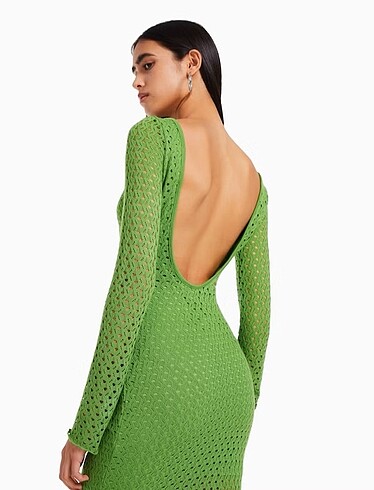Bershka sırtı açık yan yırtmaçlı astralı elbise