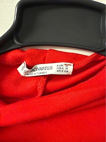 m Beden kırmızı Renk Stradivarius orj marka büzgülü kırmızı elbise