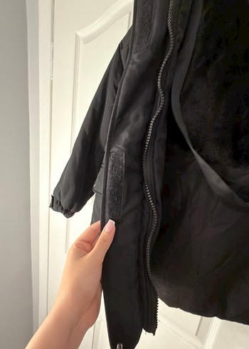 Zara Siyah Kapüşonlu Kadın Mont - Görsel 4