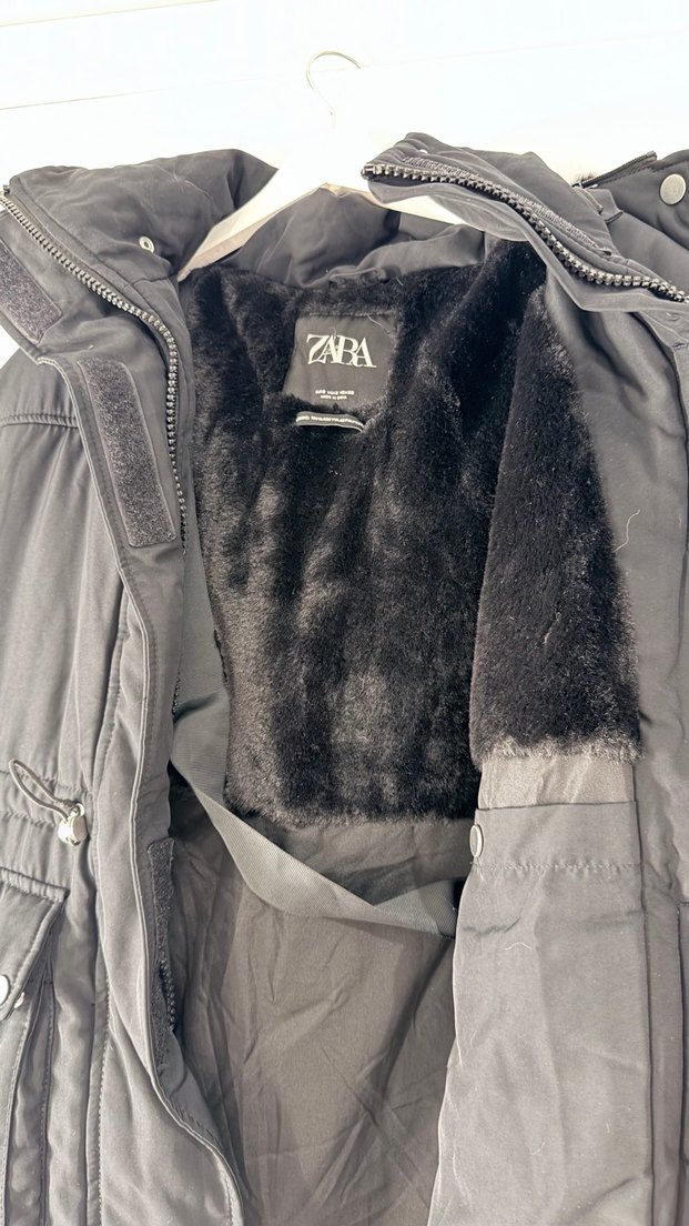 Zara Siyah Kapüşonlu Kadın Mont - Görsel 3