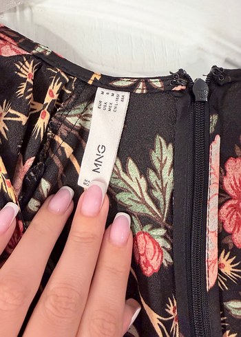 Uzun Siyah Çiçek Desenli Elbise - Görsel 3