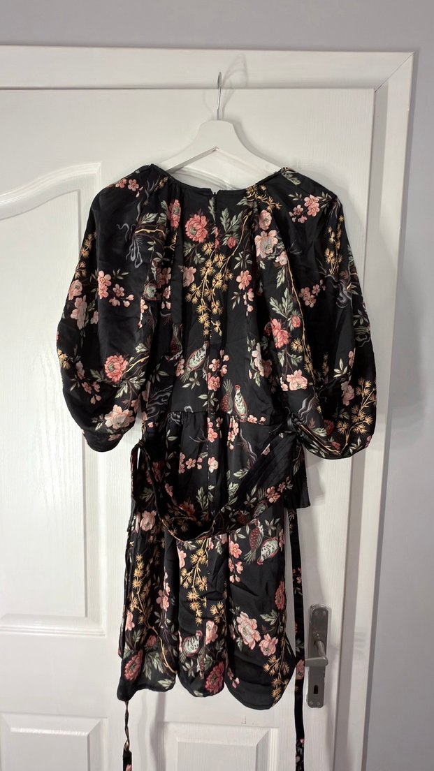 Uzun Siyah Çiçek Desenli Elbise - Görsel 5