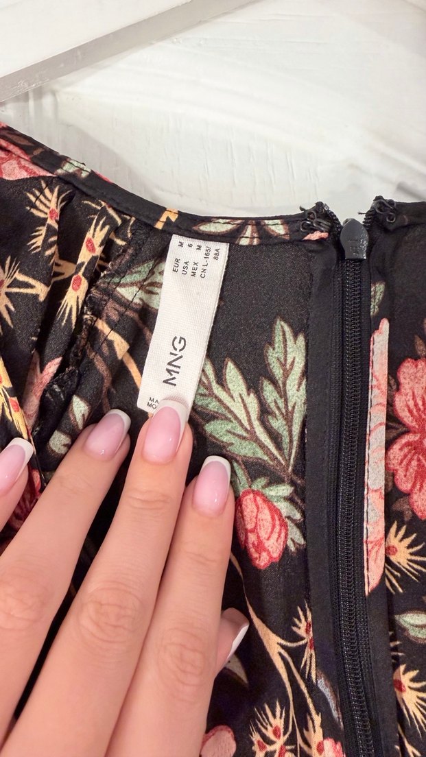 Uzun Siyah Çiçek Desenli Elbise - Görsel 3