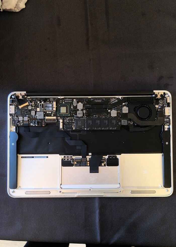 Apple MacBookAir  A1370 11"  Anakart arızalı - Görsel 3