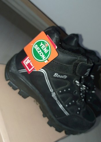 Siyah çocuk bot - Görsel 4