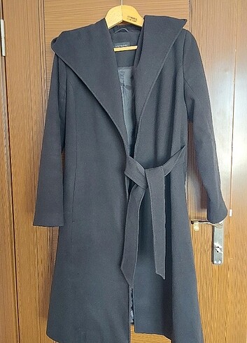 LC Waikiki LCw şapkalı kemerli kaşe mont 