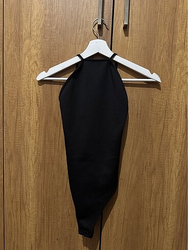 Sırtı açık siyah body