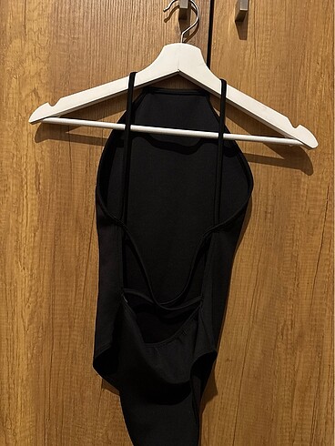 Pull and Bear Sırtı açık siyah body