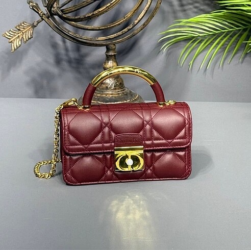 Chiristian Dior pearlbag