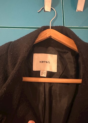 Düğmeli Siyah Kaban - Görsel 2