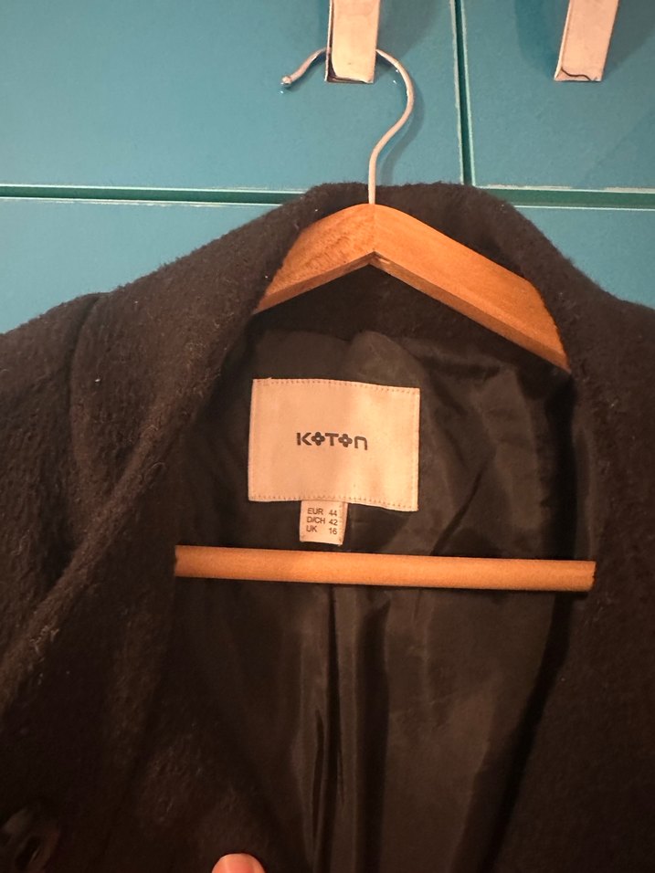 Düğmeli Siyah Kaban - Görsel 2