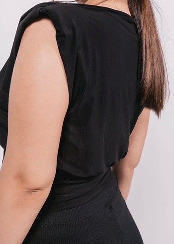 Düğmeli Siyah Mini V Yakalı Kadın Bluz - Görsel 3